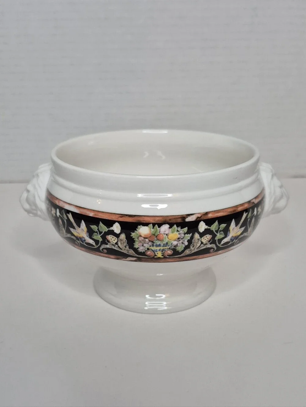 Villeroy and Boch Intarsia Chateau Collection Lion Head Soup Cream Bowl